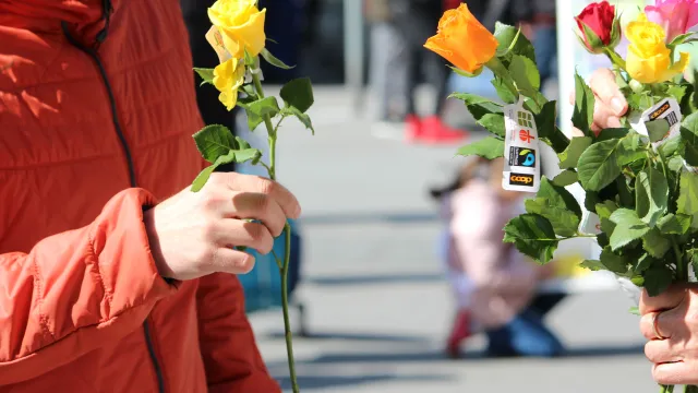 Schweiz-FO-OEKUMENISCHE-KAMPAGNE_Rosenaktion Schweiz-FO-OEKUMENISCHE-KAMPAGNE_Rosenaktion