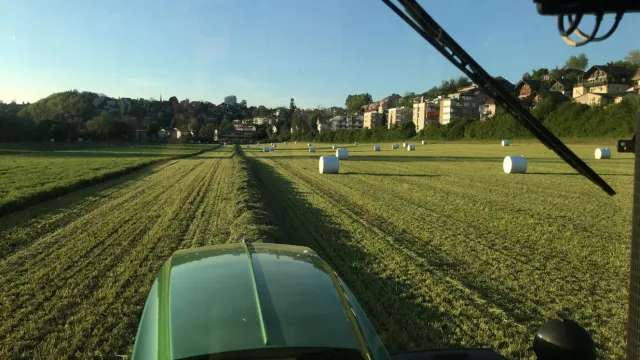 Bild Feld Hof Wyss Biogasanlage (Foto: Hof Wyss-Ittigen AG) Bild Feld Hof Wyss Biogasanlage — Bildverwendung Einwilligung erhalten von Frau Claudia Graber, Hof Wyss-Ittigen AG. (Foto: Hof Wyss-Ittigen AG)
